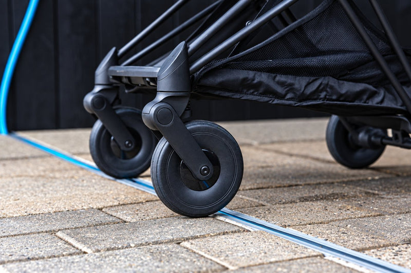 Vis billedet i billedesfremviseren, AmpGo TripFree – fortovsskinne til ladekabel - 2 meter
