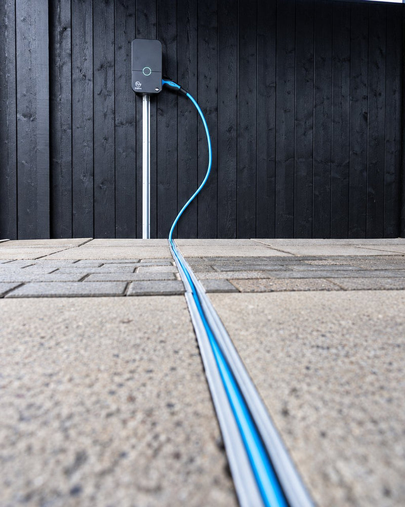 Vis billedet i billedesfremviseren, AmpGo TripFree – fortovsskinne til ladekabel - 2 meter
